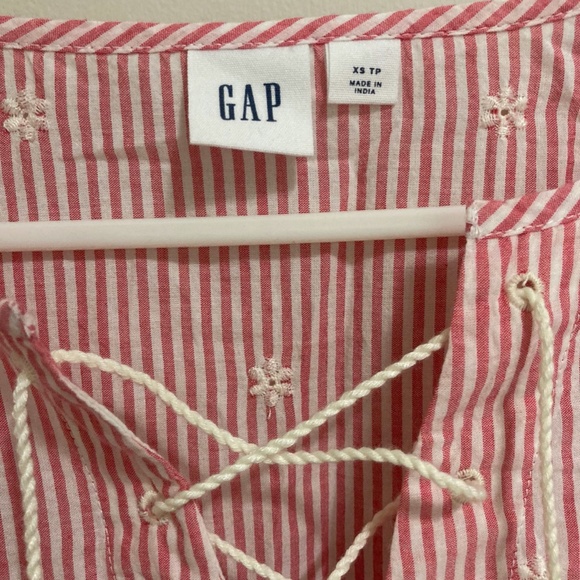 Gap Summer Long Sleeve - Picture 2 of 2